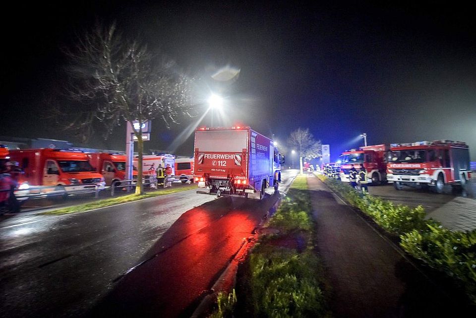 Bereitstellungsraum der Rettungskräfte in Mesum (Foto: Jens Keblat)